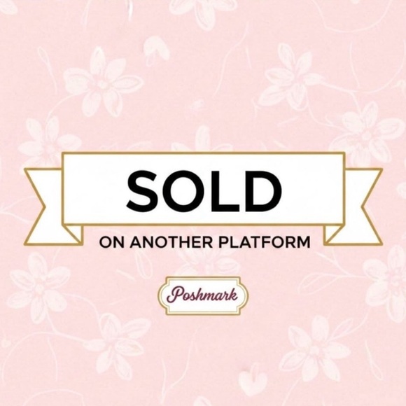 Fedora Accessories - NWT  Cream Fedora with Gold Chain Accent